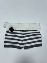 Load image into Gallery viewer, Edikted Shorts Size Medium
