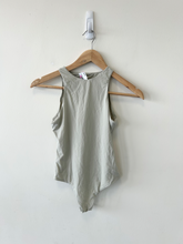 Load image into Gallery viewer, Skims Tank Top Size Small
