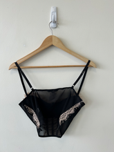 Load image into Gallery viewer, Haute Monde Tank Top Size Medium
