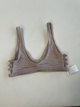 Load image into Gallery viewer, Lulu Lemon Sports Bra Size Small
