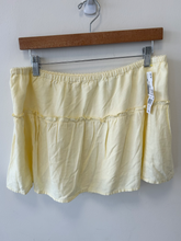 Load image into Gallery viewer, Vanilla Star Short Skirt Size Large
