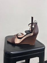 Load image into Gallery viewer, Kelly &amp; Katie Dress Shoes Womens 9.5
