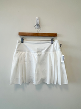 Load image into Gallery viewer, Old Navy Athletic Shorts Size Large
