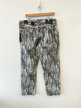 Load image into Gallery viewer, True Religion Pants Size 34
