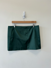 Load image into Gallery viewer, Edikted Short Skirt Size Extra Large

