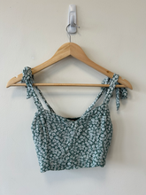 Load image into Gallery viewer, Abercrombie &amp; Fitch Tank Top Size Extra Small
