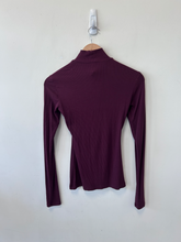 Load image into Gallery viewer, Skims Long Sleeve Top Size Small
