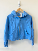 Load image into Gallery viewer, Lulu Lemon Sweatshirt Size Medium
