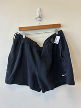 Load image into Gallery viewer, Nike Athletic Shorts Size XXL
