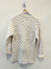 Load image into Gallery viewer, Abercrombie &amp; Fitch Sweater Size Extra Small
