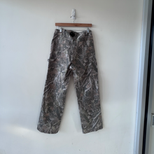 Load image into Gallery viewer, Abercrombie &amp; Fitch Pants Size 31
