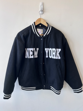 Load image into Gallery viewer, Heavy Outerwear Size Large
