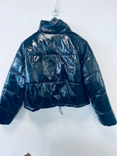 Load image into Gallery viewer, Divided Heavy Outerwear Size Small
