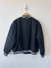 Load image into Gallery viewer, Heavy Outerwear Size Large
