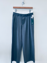 Load image into Gallery viewer, Wild Fable Pants Size Small

