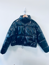 Load image into Gallery viewer, Divided Heavy Outerwear Size Small
