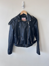 Load image into Gallery viewer, Levi Outerwear Size Small
