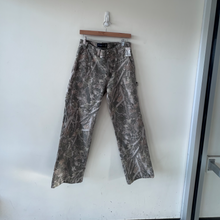 Load image into Gallery viewer, Abercrombie &amp; Fitch Pants Size 31
