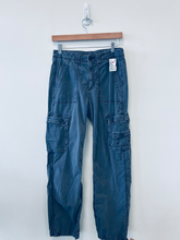Load image into Gallery viewer, American Eagle Pants Size 5/6 (28)
