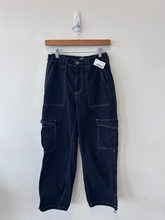 Load image into Gallery viewer, Bdg Pants Size 1/2 (26)
