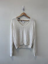 Load image into Gallery viewer, Brandy Melville Sweater Size Small
