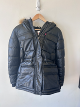 Load image into Gallery viewer, Levi Heavy Outerwear Size Small

