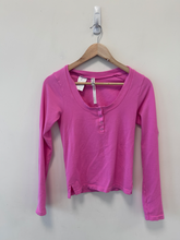 Load image into Gallery viewer, Free People Long Sleeve Top Size Medium
