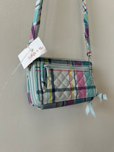 Load image into Gallery viewer, Vera Bradley Purse
