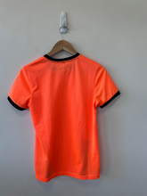 Load image into Gallery viewer, Puma Athletic Top Size Medium
