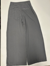 Load image into Gallery viewer, Forever 21 Pants Size Medium
