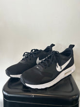 Load image into Gallery viewer, Nike Womens Athletic Shoes Womens 10
