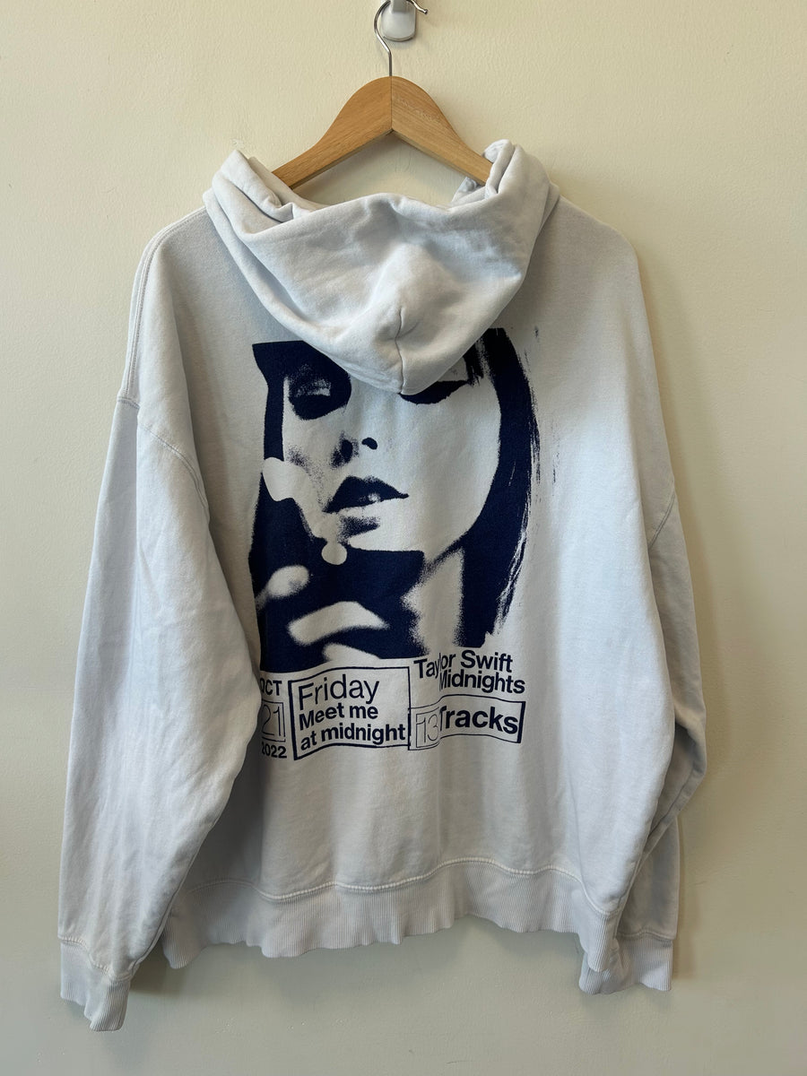 Taylor Swift Sweatshirt Size Extra Large *as is* – Plato's Closet Ann Arbor