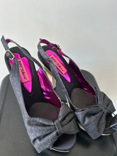 Load image into Gallery viewer, Betsey Johnson Dress Shoes Womens 8.5
