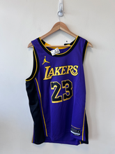Load image into Gallery viewer, Jordan Athletic Top Size Large
