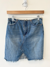 Load image into Gallery viewer, Juicy Couture Short Skirt Size 1
