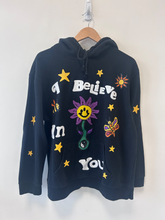 Load image into Gallery viewer, Pac Sun Sweatshirt Size Medium
