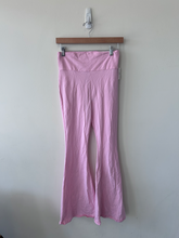 Load image into Gallery viewer, Edikted Athletic Pants Size Medium
