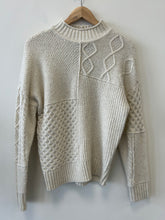 Load image into Gallery viewer, American Eagle Sweater Size Extra Small
