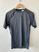 Load image into Gallery viewer, Under Armour Athletic Top Size Large
