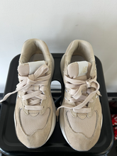 Load image into Gallery viewer, New Balance Womens Athletic Shoes Womens 7.5
