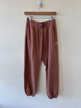 Load image into Gallery viewer, Nike Athletic Pants Size Medium
