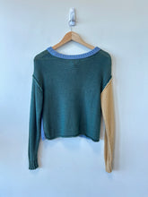 Load image into Gallery viewer, American Eagle Sweater Size Extra Small
