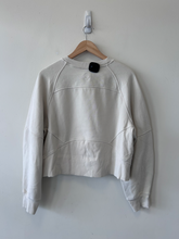 Load image into Gallery viewer, Lululemon Sweatshirt Size Medium
