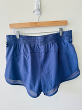 Load image into Gallery viewer, Asics Athletic Shorts Size Large
