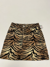 Load image into Gallery viewer, Topshop Short Skirt Size Extra Small
