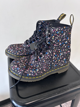 Load image into Gallery viewer, Dr Martens Boots Womens 6
