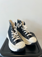 Load image into Gallery viewer, Converse Casual Shoes Womens 6.5
