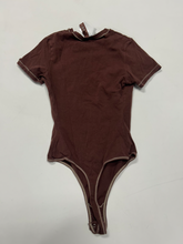Load image into Gallery viewer, Skims T-Shirt Size Extra Small
