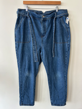 Load image into Gallery viewer, Boohoo Denim Size 15/16 (34)
