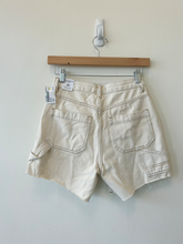 Load image into Gallery viewer, Pac Sun Shorts Size 1
